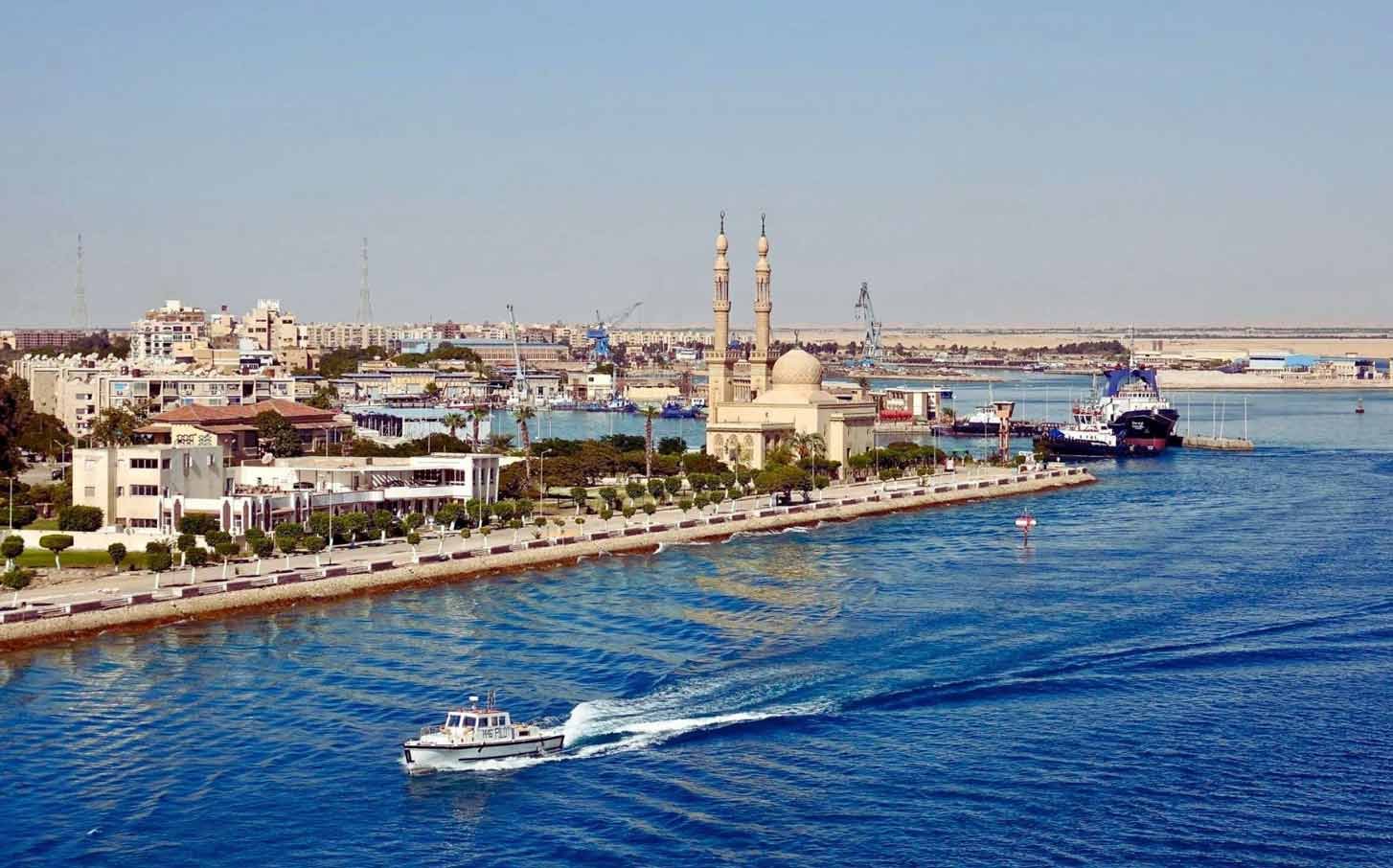 Port Taufiq bei Suez am südlichen Ende des Suezkanals